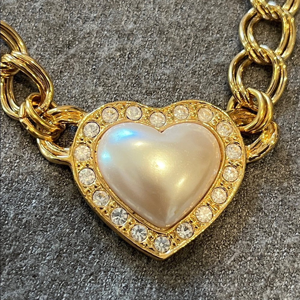 ๐ 2/$15 Avon Faux Pearl & Rhinestone Heart Necklace with Earrings - Picture 3 of 8